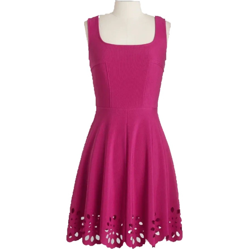 Eyelet getaway dress - Picture 1 of 4